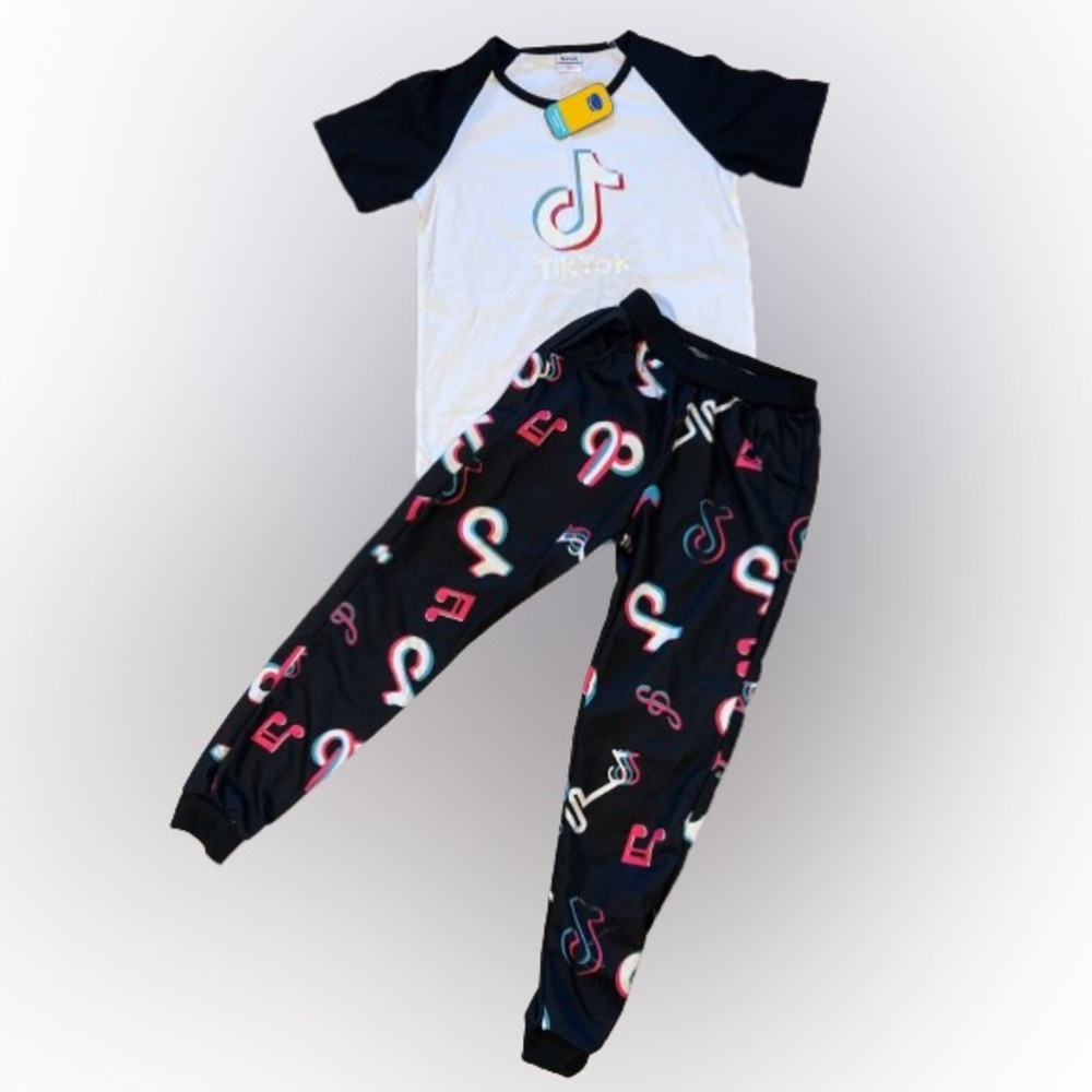 Step up your tween’s TikTok game with this trendy outfit is a must-have!